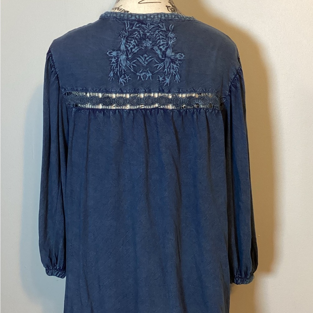 SOLITAIRE EMBROIDERED BOHO DENIM BLUE PEASANT LIGHTWEIGHT TUNIC TOP RAYON SZ. M